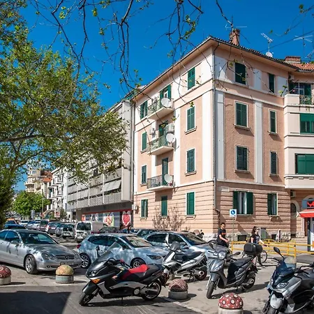 Center De Lux “ Zara “ * Split