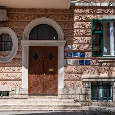 Center De Lux “ Zara “ Lägenhet