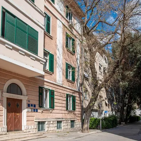 Center De Lux “ Zara “ Split