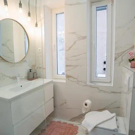 Center De Lux “ Zara “ スプリト