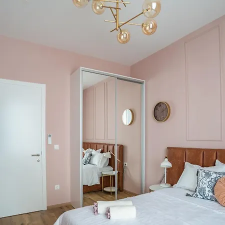 Center De Lux “ Zara “ * スプリト