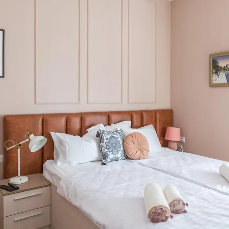 Center De Lux “ Zara “ * スプリト