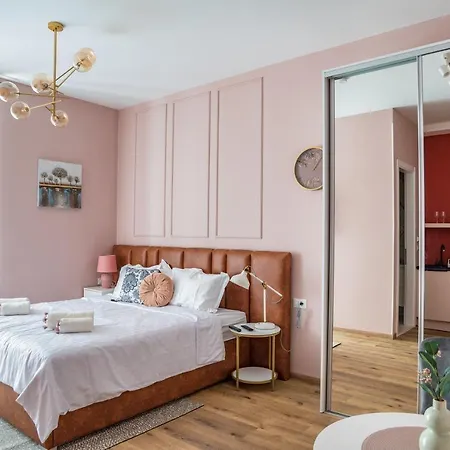 Center De Lux “ Zara “ Apartment