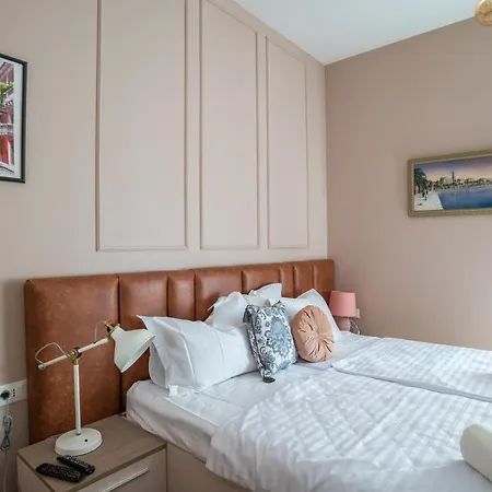 Center De Lux “ Zara “ Apartment *