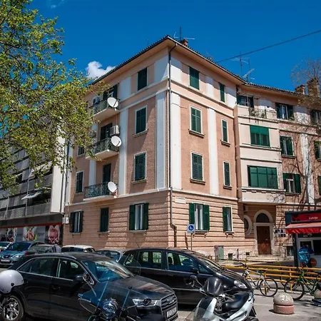 Apartment Center De Lux “ Zara “ *