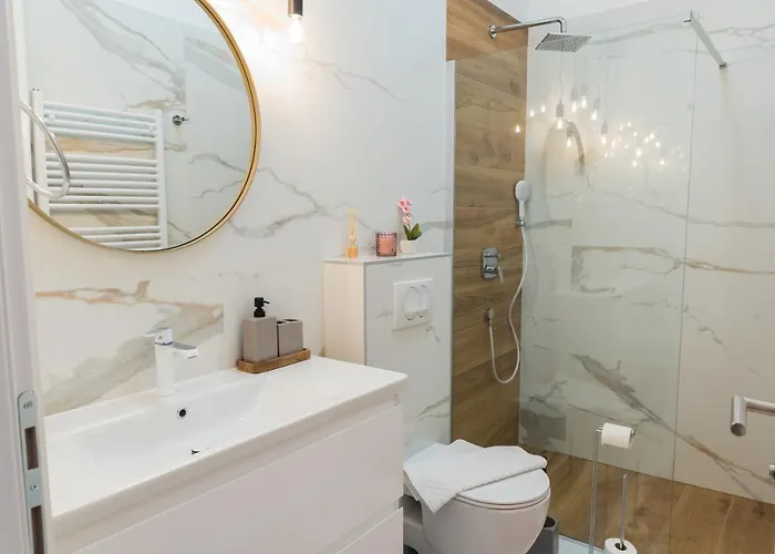 Center De Lux “ Zara “ * スプリト