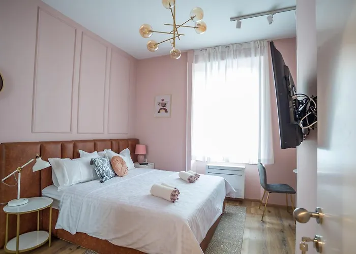 Center De Lux “ Zara “ * スプリト