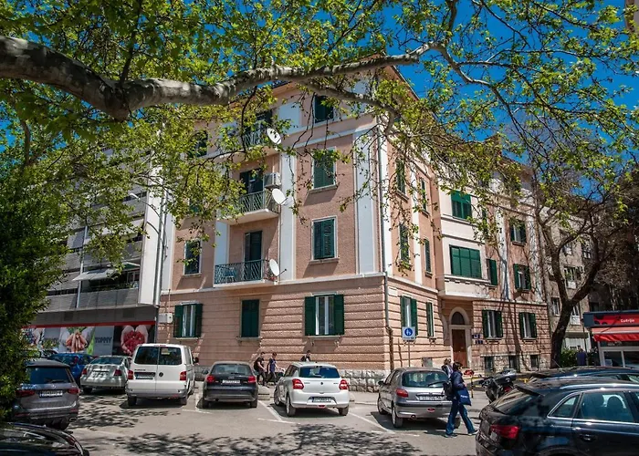 Center De Lux “ Zara “ *